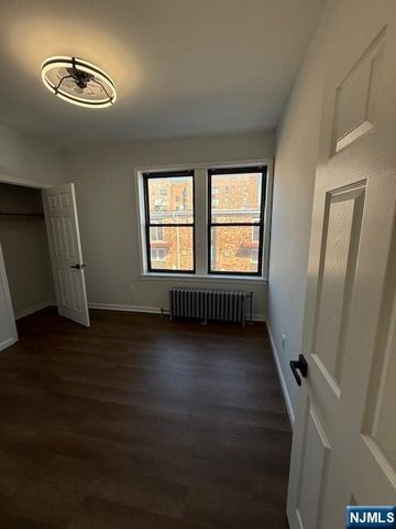 433 Lincoln B8, Orange, NJ 07050