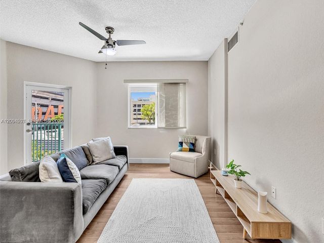 6001 SW 70th Street 313, South Miami, FL 33143