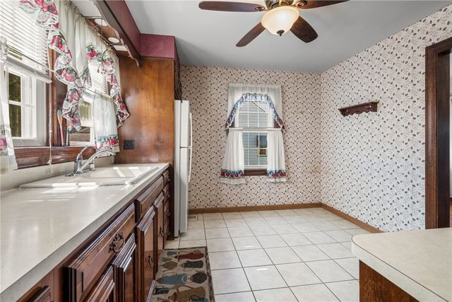 535 Oak St, Sharpsville, PA 16150