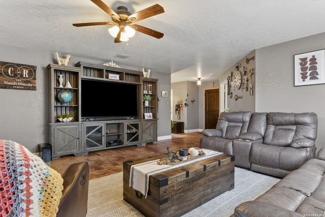 209 Gatewood Falls, Cibolo, TX 78108