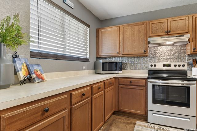 209 Gatewood Falls, Cibolo, TX 78108