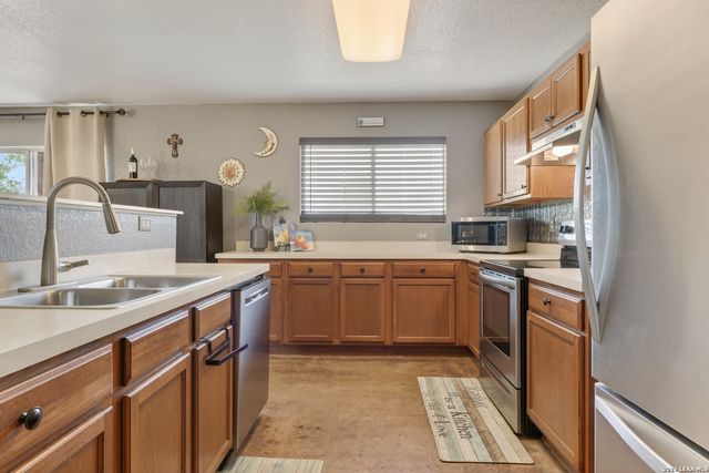 209 Gatewood Falls, Cibolo, TX 78108