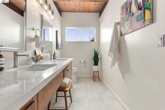 5450 Estates Dr, Oakland, CA 94618