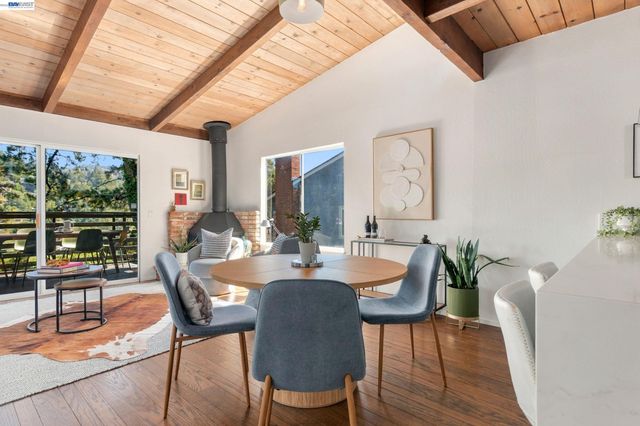 5450 Estates Dr, Oakland, CA 94618