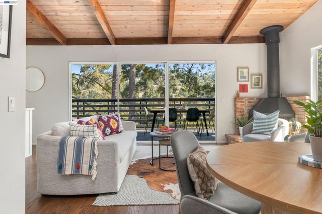 5450 Estates Dr, Oakland, CA 94618