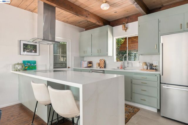 5450 Estates Dr, Oakland, CA 94618
