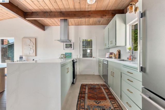 5450 Estates Dr, Oakland, CA 94618
