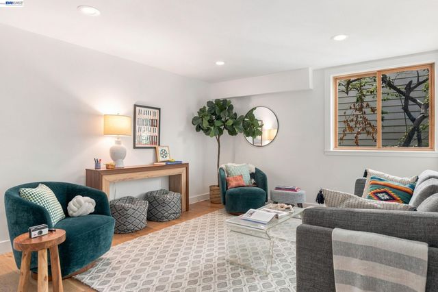 5450 Estates Dr, Oakland, CA 94618