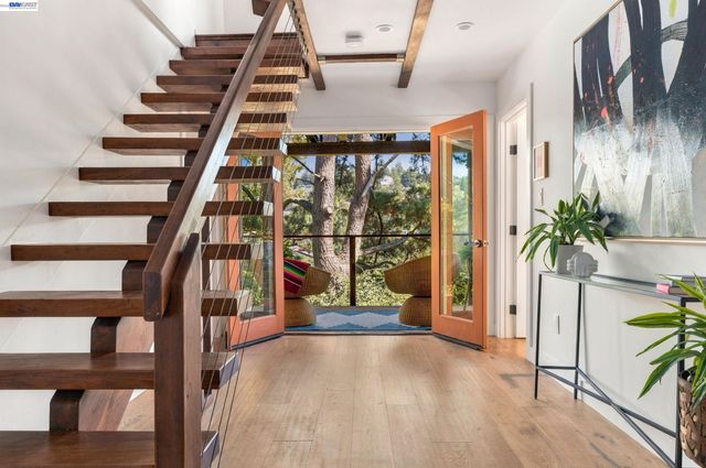 5450 Estates Dr, Oakland, CA 94618