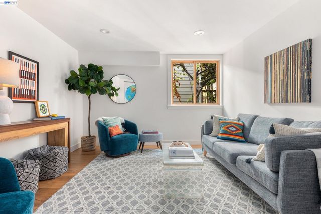 5450 Estates Dr, Oakland, CA 94618