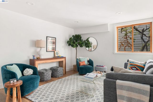 5450 Estates Dr, Oakland, CA 94618