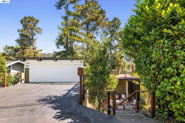 5450 Estates Dr, Oakland, CA 94618