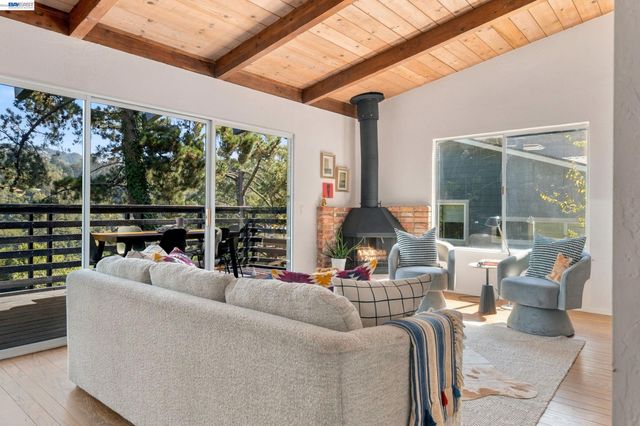 5450 Estates Dr, Oakland, CA 94618