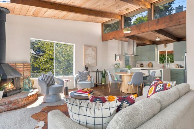 5450 Estates Dr, Oakland, CA 94618