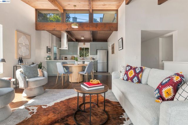 5450 Estates Dr, Oakland, CA 94618