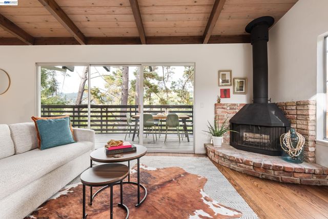 5450 Estates Dr, Oakland, CA 94618