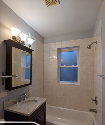 5027 N HARDING Avenue 2W, Chicago, IL 60625