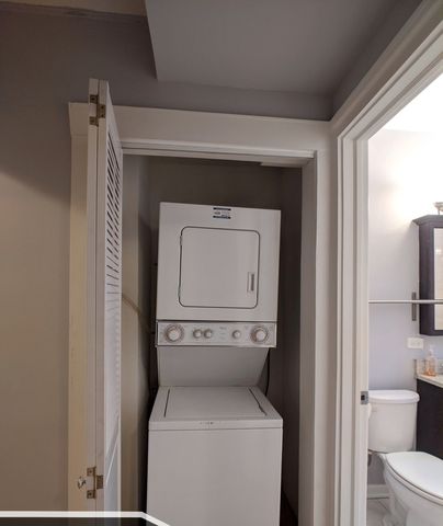 5027 N HARDING Avenue 2W, Chicago, IL 60625