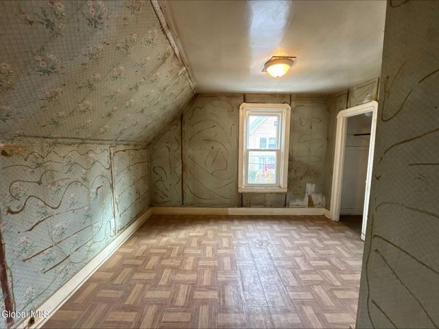 20 Henry Street, Schenectady, NY 12304