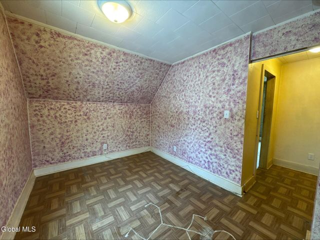 20 Henry Street, Schenectady, NY 12304