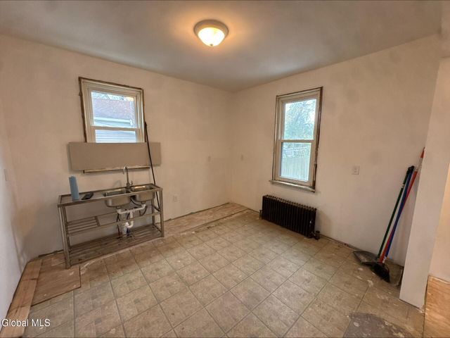 20 Henry Street, Schenectady, NY 12304