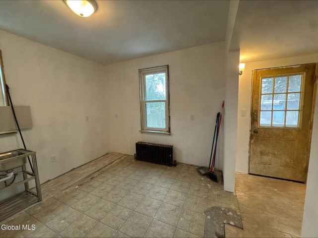 20 Henry Street, Schenectady, NY 12304