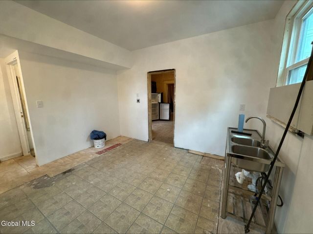 20 Henry Street, Schenectady, NY 12304