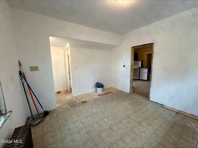 20 Henry Street, Schenectady, NY 12304