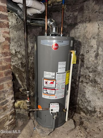 20 Henry Street, Schenectady, NY 12304