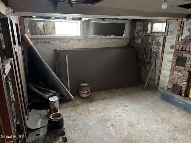 20 Henry Street, Schenectady, NY 12304