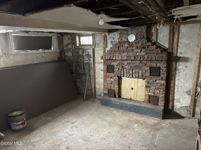 20 Henry Street, Schenectady, NY 12304