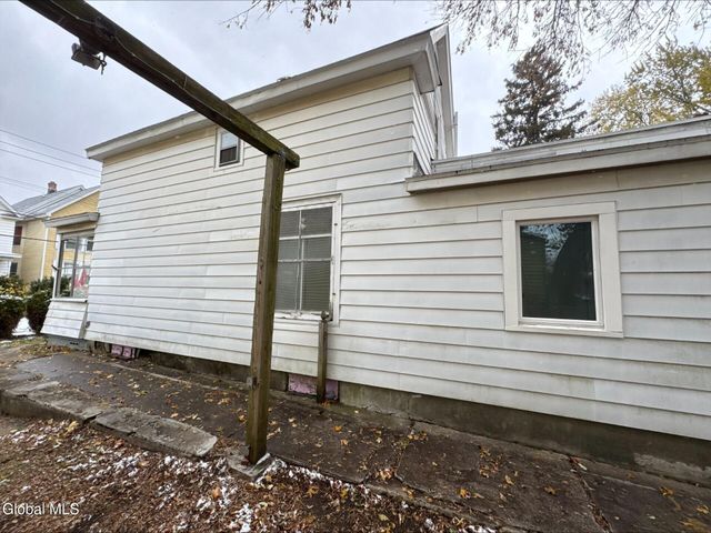 20 Henry Street, Schenectady, NY 12304