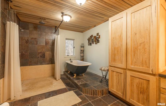 15247 Laminack Road, Carterville, IL 62918