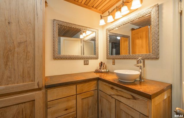 15247 Laminack Road, Carterville, IL 62918