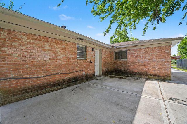 8807 Barton Street, Houston, TX 77075
