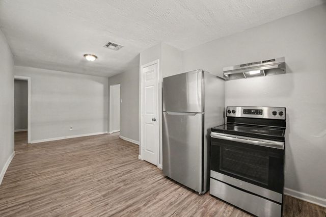 8807 Barton Street, Houston, TX 77075
