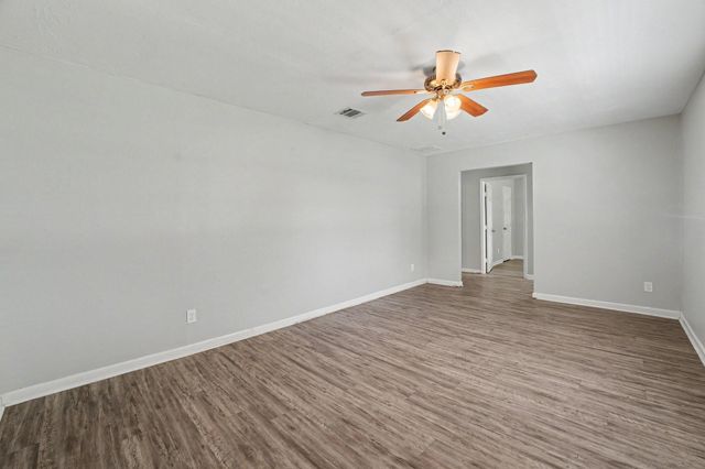 8807 Barton Street, Houston, TX 77075