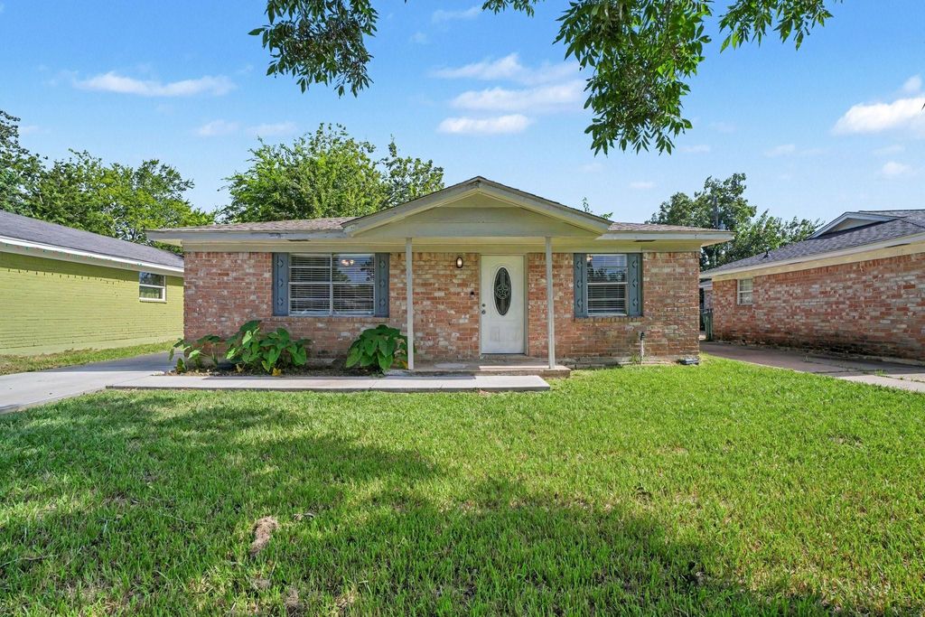 8807 Barton Street, Houston, TX 77075