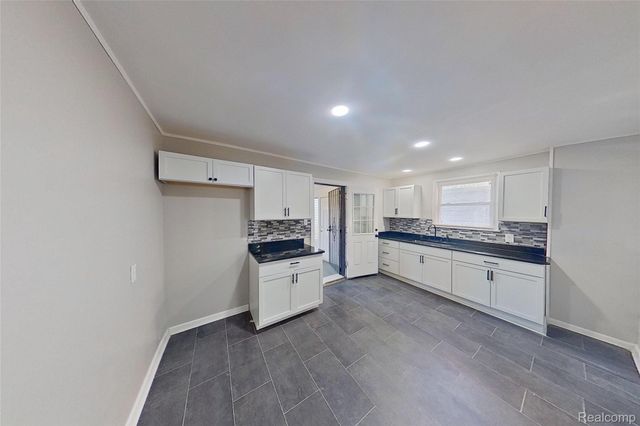 18611 Pinehurst Street, Detroit, MI 48221