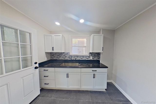 18611 Pinehurst Street, Detroit, MI 48221