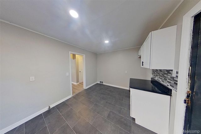 18611 Pinehurst Street, Detroit, MI 48221