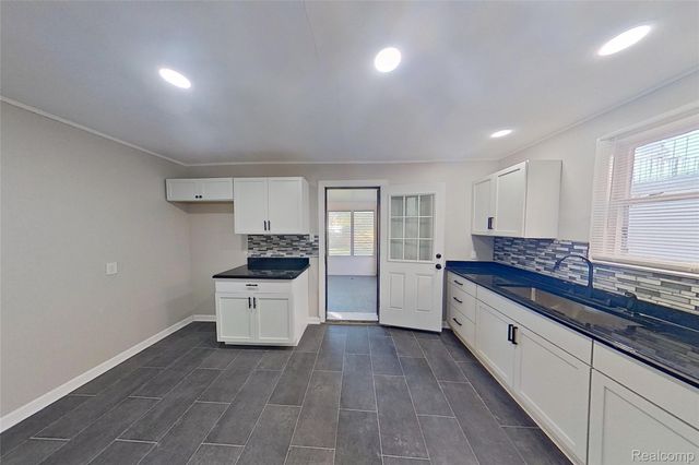 18611 Pinehurst Street, Detroit, MI 48221