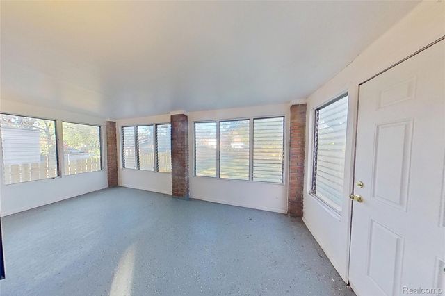 18611 Pinehurst Street, Detroit, MI 48221