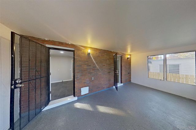 18611 Pinehurst Street, Detroit, MI 48221