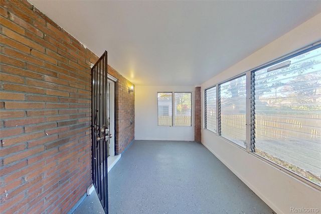 18611 Pinehurst Street, Detroit, MI 48221