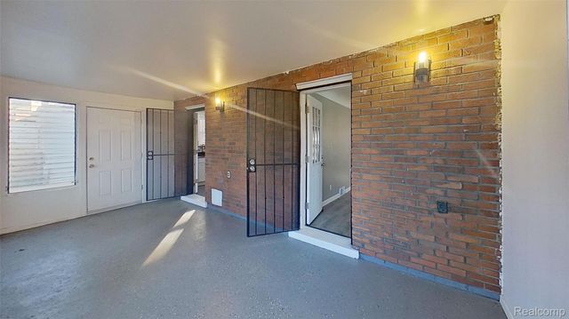 18611 Pinehurst Street, Detroit, MI 48221