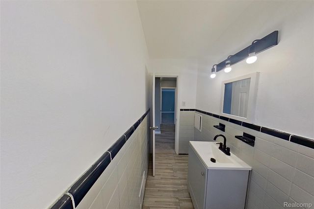 18611 Pinehurst Street, Detroit, MI 48221