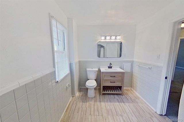 18611 Pinehurst Street, Detroit, MI 48221