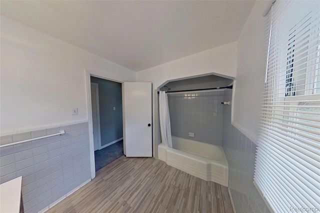 18611 Pinehurst Street, Detroit, MI 48221