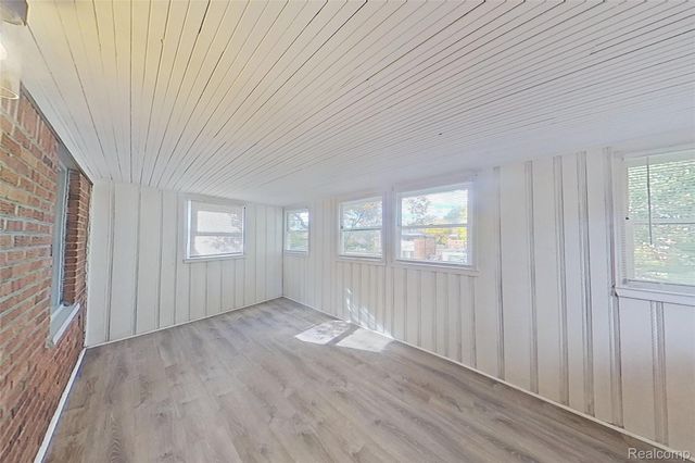 18611 Pinehurst Street, Detroit, MI 48221